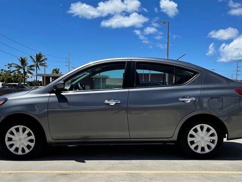 Used 2018 Nissan Versa SV FWD image 2