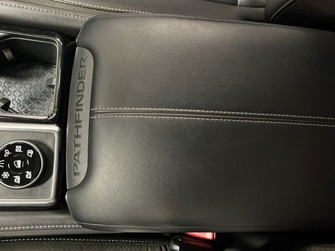 Used 2023 Nissan Pathfinder SL AWD/4WD image 19