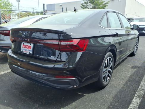 New 2026 Volkswagen Jetta SE FWD image 2