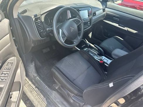 Used 2018 Mitsubishi Outlander AWD image 5