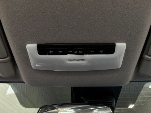 Used 2025 Nissan Versa SV FWD image 16