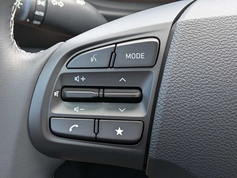 Certified 2024 Hyundai Venue Limited FWD image 25