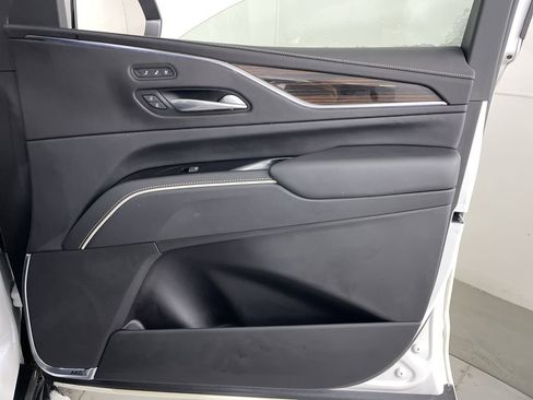 Used 2023 Cadillac Escalade Premium Luxury image 24