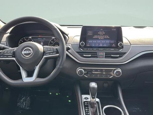 Used 2025 Nissan Altima 2.5 SR image 17
