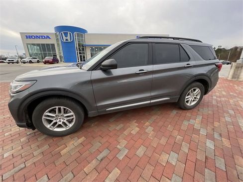 Used 2025 Ford Explorer Active w/ Active Comfort Package image 10
