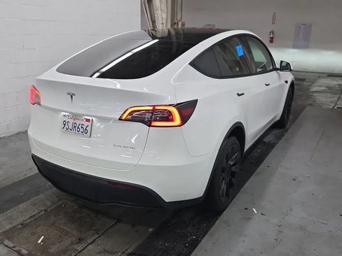 Used 2023 Tesla Model Y Long Range AWD/4WD image 8