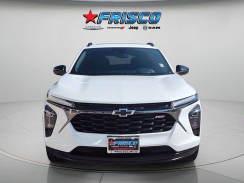 Used 2025 Chevrolet Trax RS w/ Sunroof Package FWD image 2