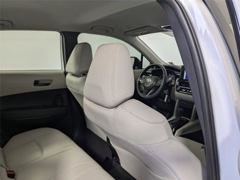 Used 2024 Toyota Corolla Cross L image 20