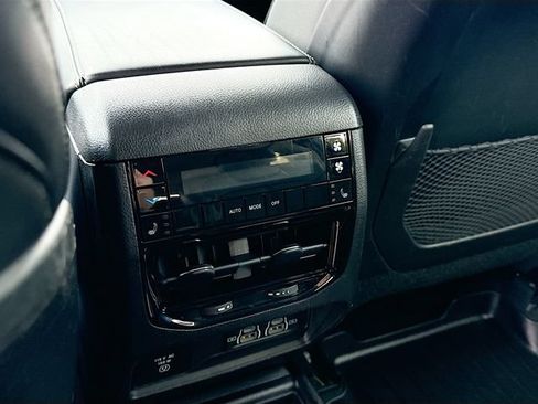 Used 2023 Jeep Grand Cherokee L Limited AWD/4WD image 30