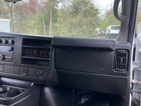 Used 2015 Chevrolet Express 2500 w/ Chrome Appearance Package RWD image 25