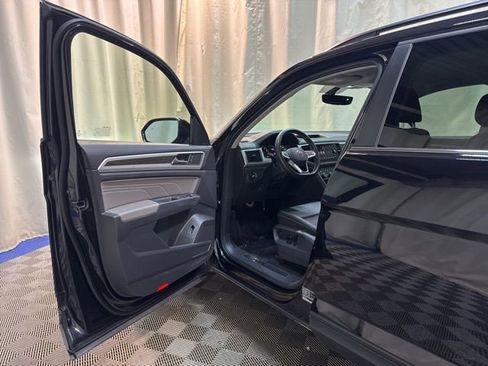 Certified 2021 Volkswagen Atlas SE image 11
