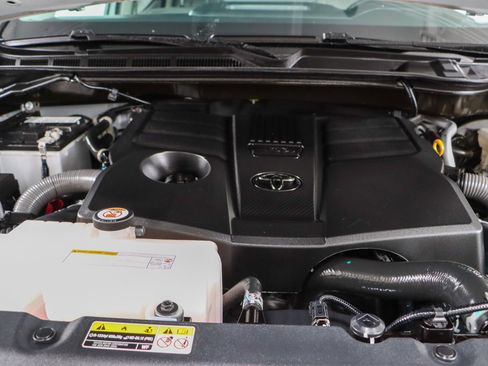 Used 2023 Toyota Tundra Limited w/ Power Package AWD/4WD image 30