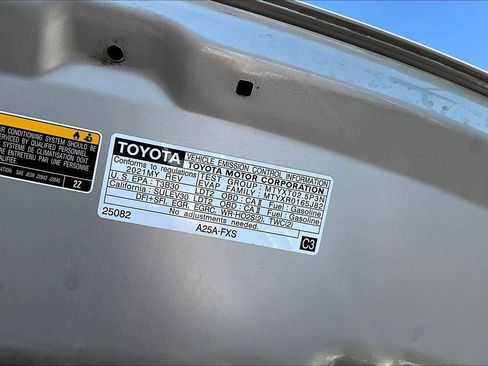 Used 2021 Toyota Venza LE AWD/4WD image 31