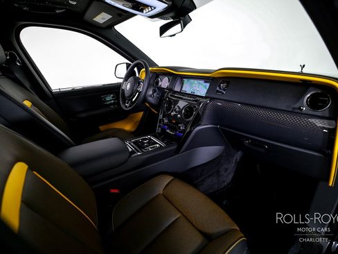 Certified 2024 Rolls-Royce Cullinan Black Badge w/ Dark Exterior Package AWD/4WD image 36