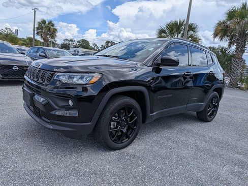 Used 2026 Jeep Compass Latitude AWD/4WD image 7
