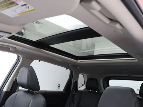 Used 2023 Nissan Rogue SL w/ SL Premium Package image 18