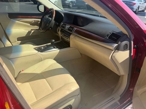 Used 2013 Lexus LS 460 w/ Comfort Pkg RWD image 11