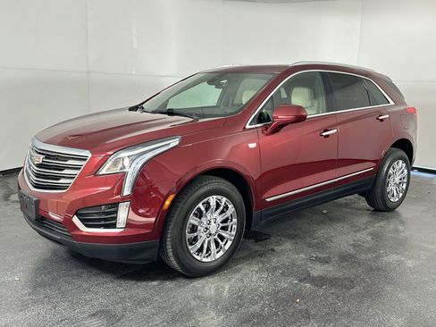 Used 2017 Cadillac XT5 Luxury w/ Driver Awareness Package FWD image 4