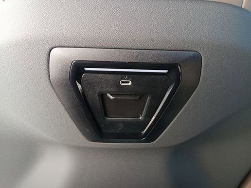 New 2025 BMW 530i xDrive w/ Premium Package image 15