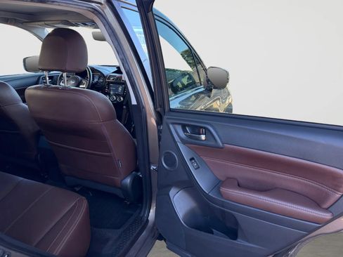 Used 2017 Subaru Forester 2.5i Touring AWD/4WD image 17