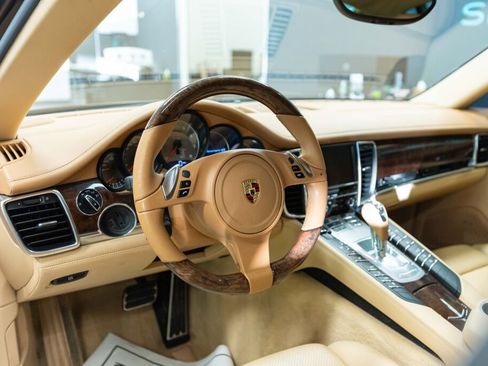Used 2010 Porsche Panamera 4S image 9