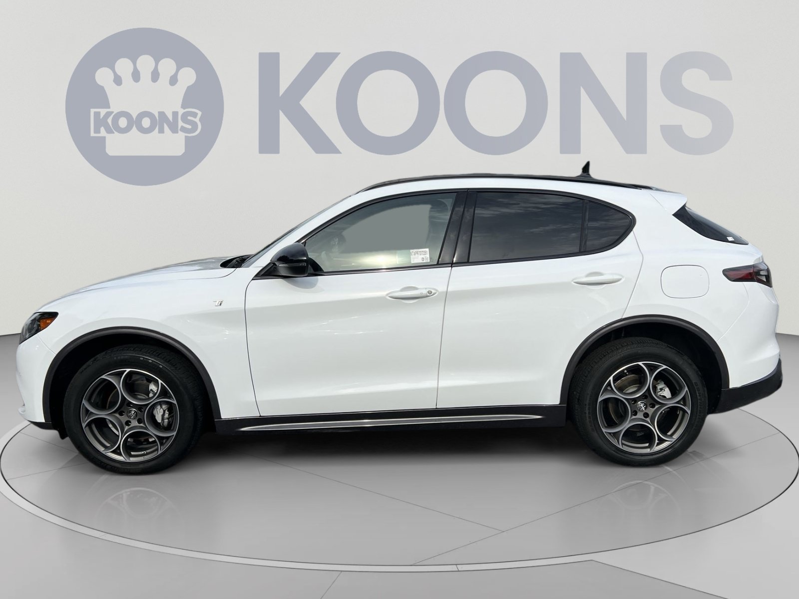 Used 2024 Alfa Romeo Stelvio Ti w/ Active Assist Plus Package AWD/4WD image 2