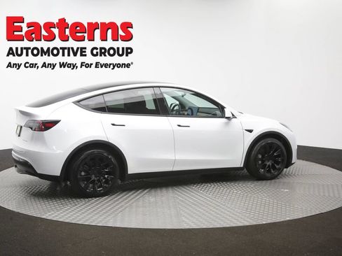 Used 2022 Tesla Model Y Long Range AWD/4WD image 37