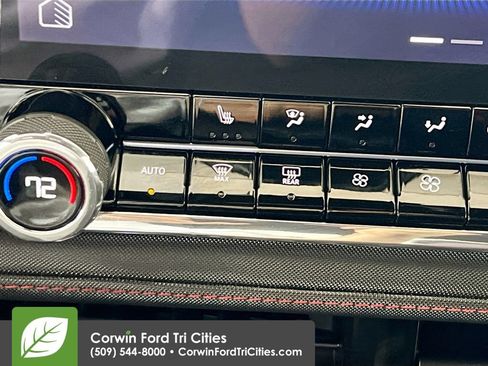 Used 2025 Chevrolet Colorado Z71 w/ Technology Package AWD/4WD image 23