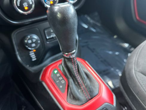 Used 2015 Jeep Renegade Trailhawk w/ Cold Weather Group image 18