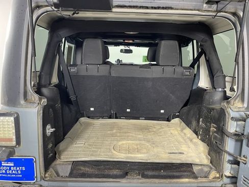 Used 2015 Jeep Wrangler Unlimited Rubicon w/ Connectivity Group AWD/4WD image 14