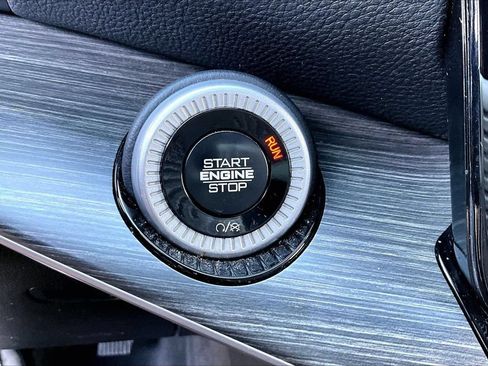 Certified 2024 Jeep Wagoneer Series III AWD/4WD image 27