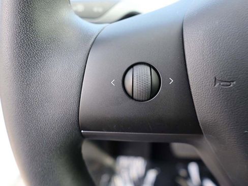 Used 2021 Tesla Model Y Long Range image 52