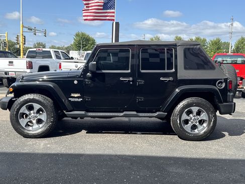 Used 2016 Jeep Wrangler Unlimited Sahara w/ Dual Top Group image 4