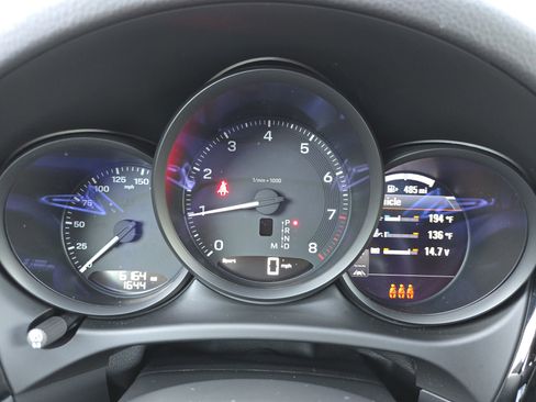 Certified 2025 Porsche Macan image 18