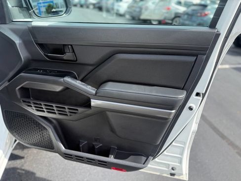 Certified 2025 Toyota Tacoma SR5 AWD/4WD image 22