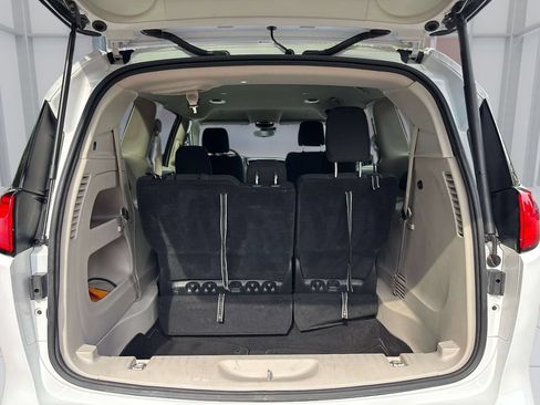 Used 2023 Chrysler Voyager LX FWD image 16