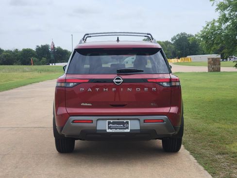 New 2026 Nissan Pathfinder SL FWD image 8