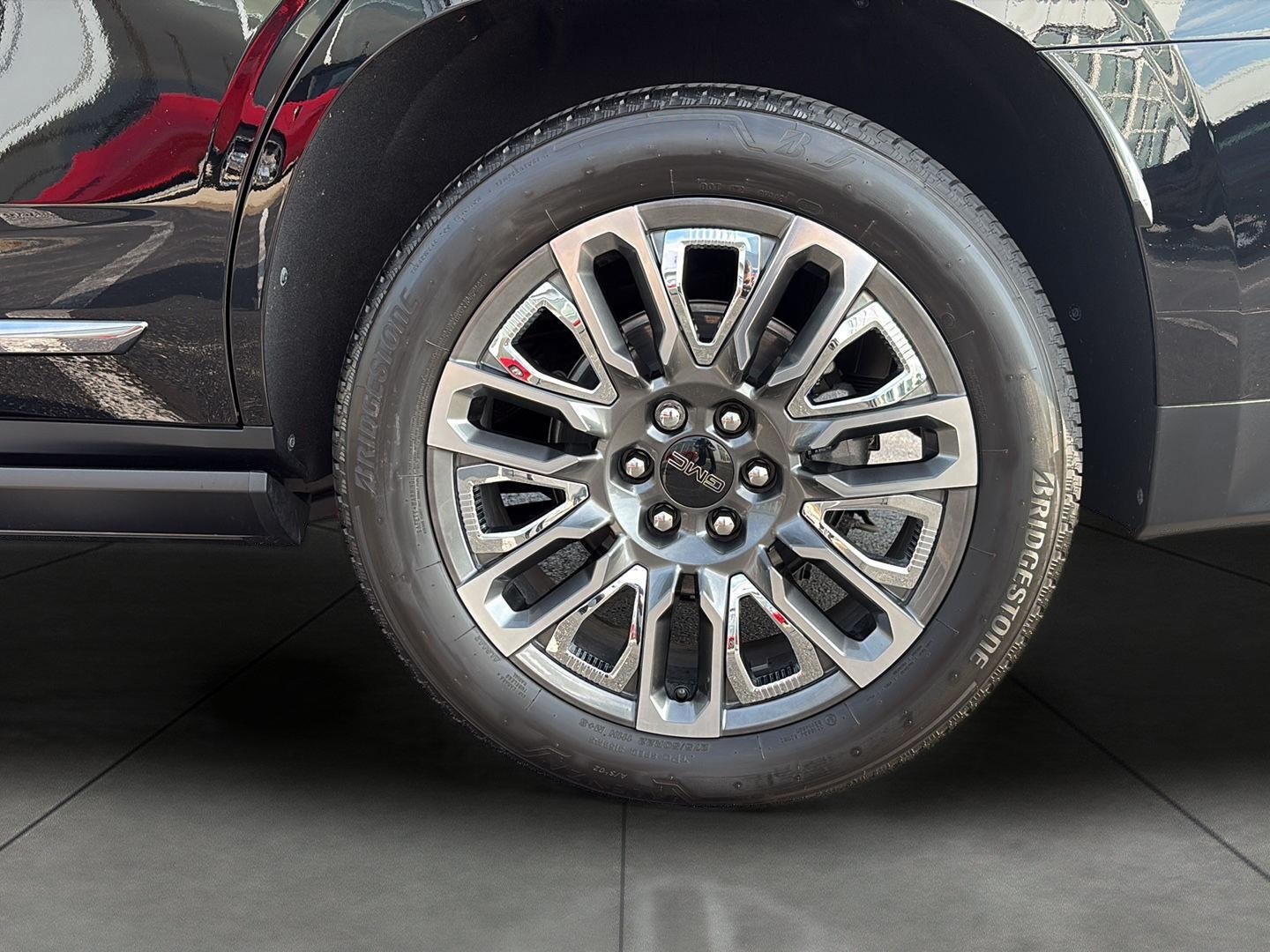 Used 2023 GMC Yukon Denali Ultimate AWD/4WD image 13