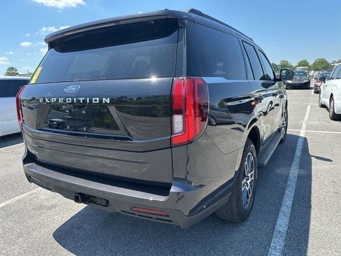 Used 2025 Ford Expedition Active AWD/4WD image 2