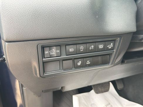 Used 2025 Toyota Tundra Limited AWD/4WD image 26