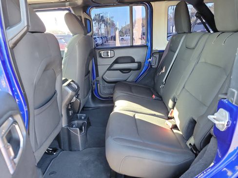 Used 2019 Jeep Wrangler Unlimited Sahara image 15