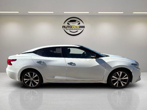 Used 2017 Nissan Maxima Platinum w/ Interior Lighting Package FWD image 1