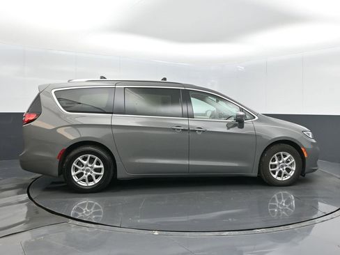 Used 2021 Chrysler Pacifica Touring-L image 25
