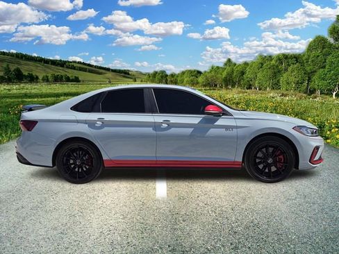 Used 2025 Volkswagen Jetta GLI Autobahn FWD image 7