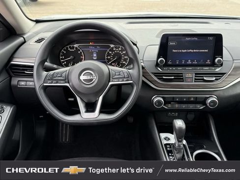 Used 2024 Nissan Altima 2.5 SV FWD image 12