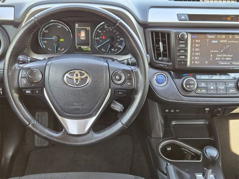 Used 2017 Toyota RAV4 XLE image 10