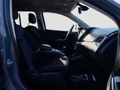 Used 2020 Dodge Journey SE image 28