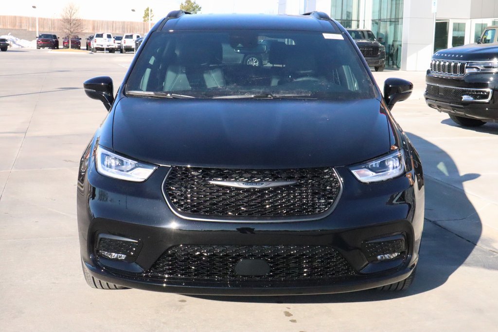 New 2026 Chrysler Pacifica Select w/ S Appearance Package FWD image 9