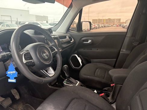 Used 2021 Jeep Renegade Latitude image 10
