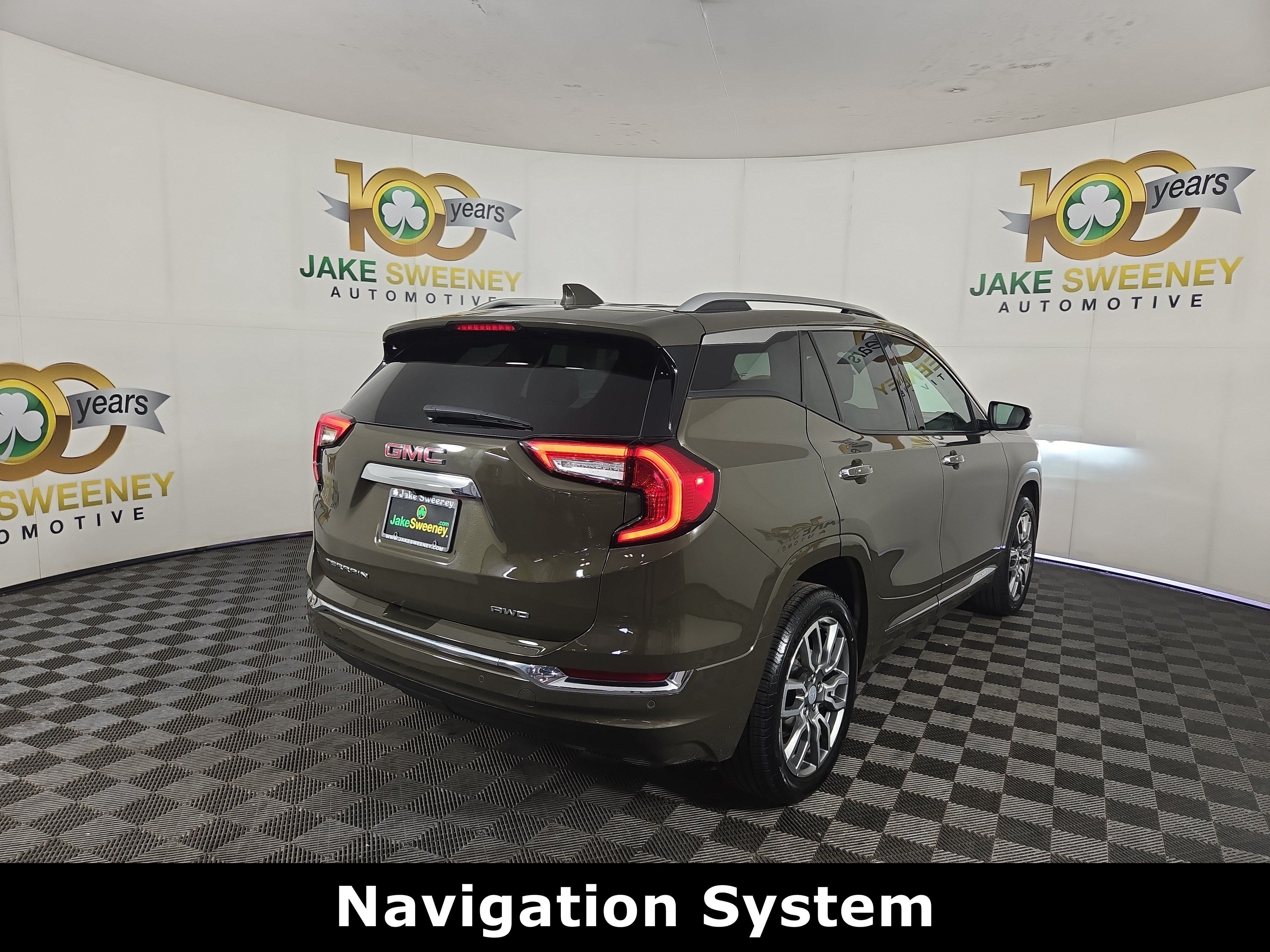 Used 2024 GMC Terrain Denali w/ Denali Premium Package AWD/4WD image 8